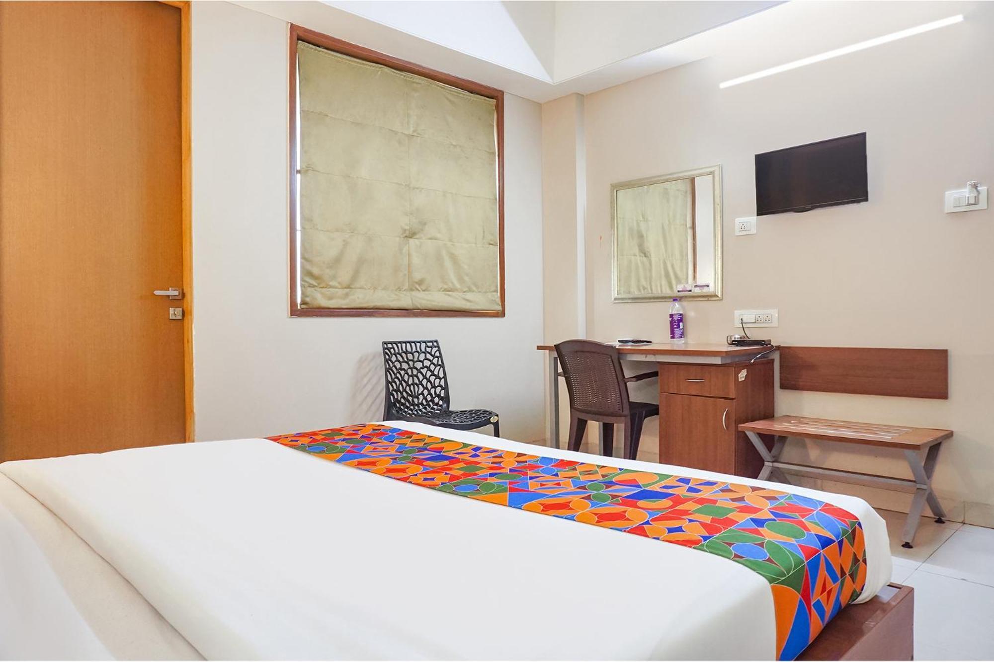 Fabhotel Classic Executive Phursungi Экстерьер фото